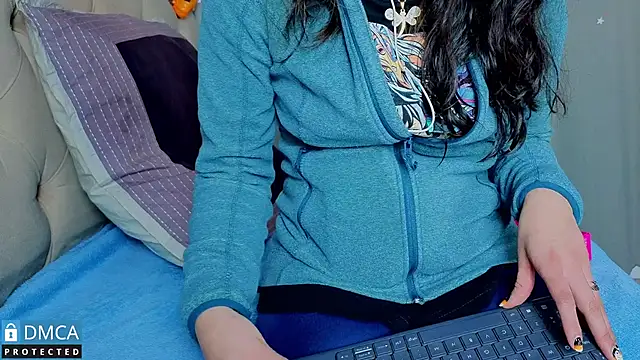 eva delight  online show from 11.07.25