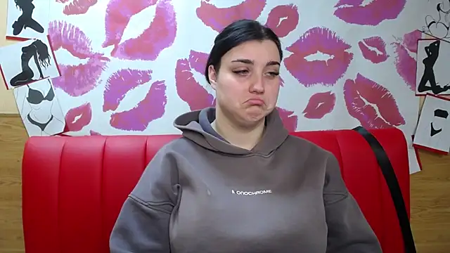 Snapshot of ScarletCargo chatting on 11.18.25 ScarletCargo online show from 11.18.25