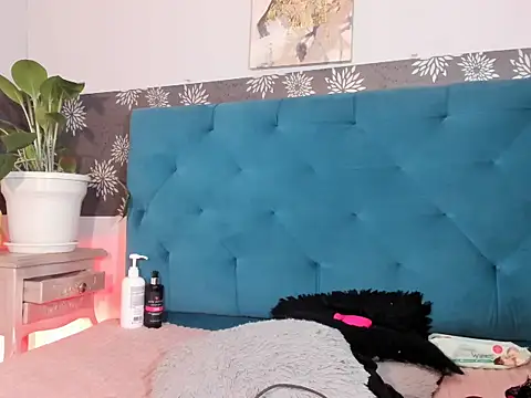 Snapshot of SamaradelaRoux chatting on 10.31.25 SamaradelaRoux online show from 10.31.25