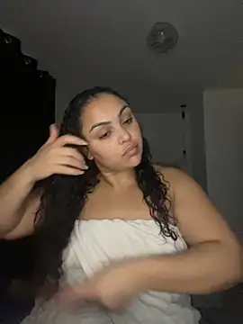 Snapshot of CaramelCarmenxox chatting on 12.04.25 CaramelCarmenxox online show from 12.04.25