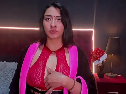 Snapshot of ZaraBaicker chatting on 12.22.25 ZaraBaicker online show from 12.22.25