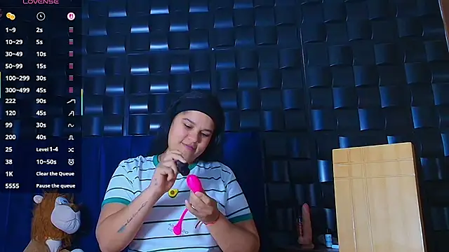 Snapshot of Kesha_rosse_ chatting on 11.23.25 Kesha rosse online show from 11.23.25