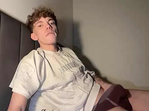 BrunoTwinkXXL online show from 01.17.26