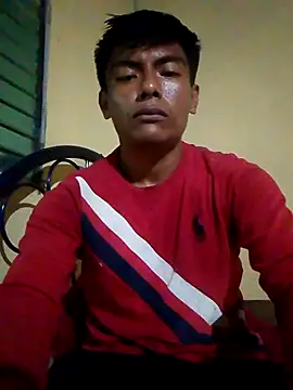 Snapshot of GuzzMiranda18 chatting on 11.21.25 GuzzMiranda18 online show from 11.21.25