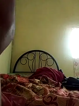 Snapshot of GuzzMiranda18 chatting on 11.29.25 GuzzMiranda18 online show from 11.29.25