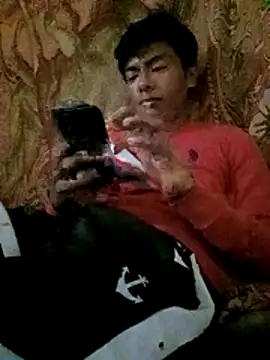 Snapshot of GuzzMiranda18 chatting on 12.17.25 GuzzMiranda18 online show from 12.17.25