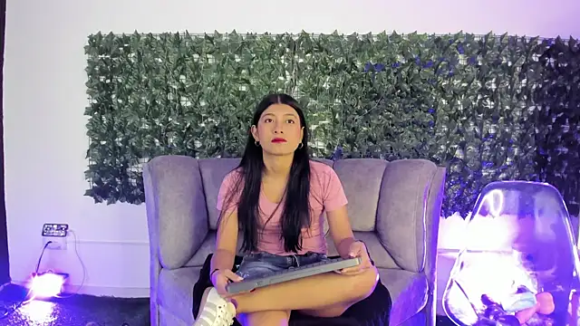 YeseniaRodriguez3 online show from 07.06.26