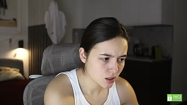 Snapshot of amelie_shine chatting on 11.02.25 amelie shine online show from 11.02.25