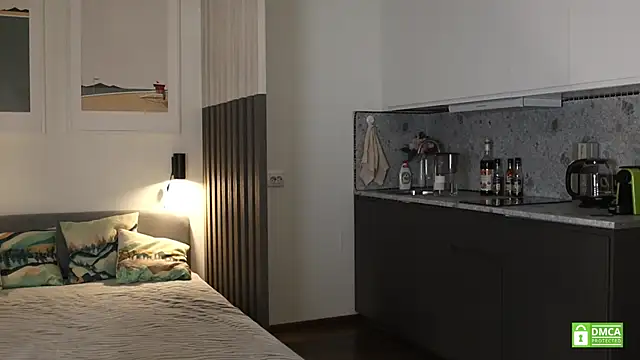 Snapshot of amelie_shine chatting on 12.03.25 amelie shine online show from 12.03.25