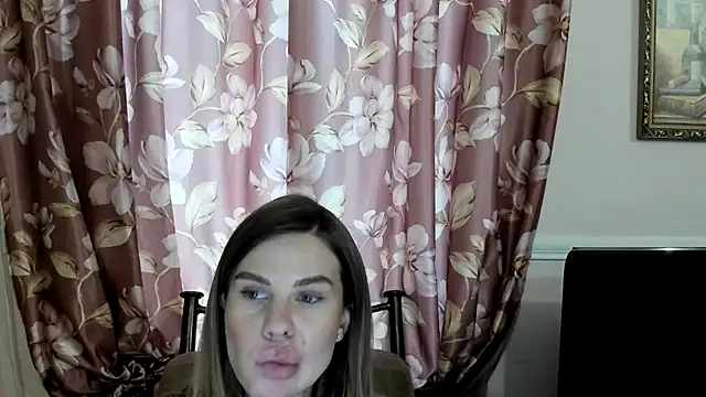 Snapshot of LinaBey chatting on 02.19.26 LinaBey online show from 02.19.26