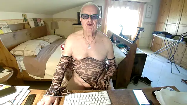 Snapshot of Sissypat53 chatting on 06.09.26 Sissypat53 online show from 06.09.26