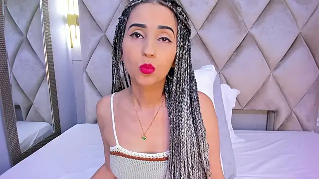 violett rabbit  online show from 12.04.25