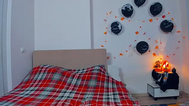 YourLovelyLily online show from 11.08.25