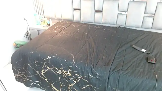 Snapshot of Memi_xxx chatting on 11.15.25 Memi xxx online show from 11.15.25