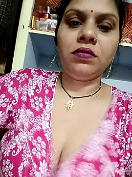 Snapshot of HayatKapoor chatting on 11.23.25 HayatKapoor online show from 11.23.25