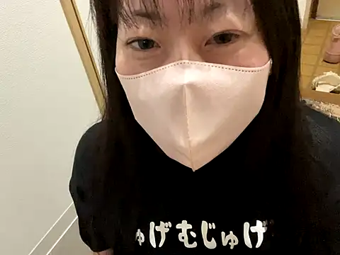 Snapshot of hitomi_desu chatting on 11.15.25 hitomi desu online show from 11.15.25