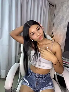 velina18 online show from 10.28.25