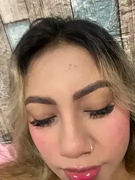 Vicky-Nova online show from 11.23.25