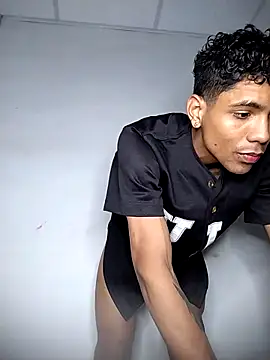 Alex Sweeting online show from 11.04.25