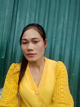 Snapshot of doggy-00 chatting on 11.04.25 doggy-00 online show from 11.04.25