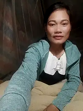 Snapshot of doggy-00 chatting on 11.16.25 doggy-00 online show from 11.16.25