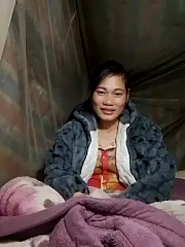 Snapshot of doggy-00 chatting on 11.19.25 doggy-00 online show from 11.19.25