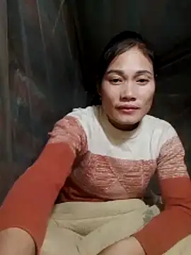 Snapshot of doggy-00 chatting on 11.21.25 doggy-00 online show from 11.21.25