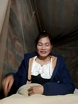 Snapshot of doggy-00 chatting on 11.23.25 doggy-00 online show from 11.23.25