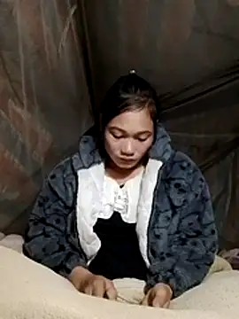 Snapshot of doggy-00 chatting on 11.27.25 doggy-00 online show from 11.27.25