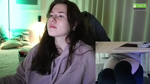 Snapshot of girl_u_never_met chatting on 11.15.25 girl u never met online show from 11.15.25