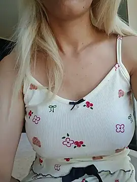 Snapshot of Sweet_xxBuse chatting on 07.16.26 Sweet xxBuse online show from 07.16.26