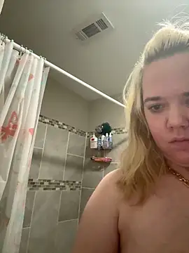 Snapshot of SilverSeductress chatting on 12.21.25 SilverSeductress online show from 12.21.25