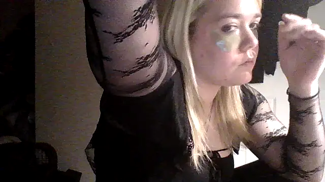 Snapshot of SilverSeductress chatting on 03.06.26 SilverSeductress online show from 03.06.26