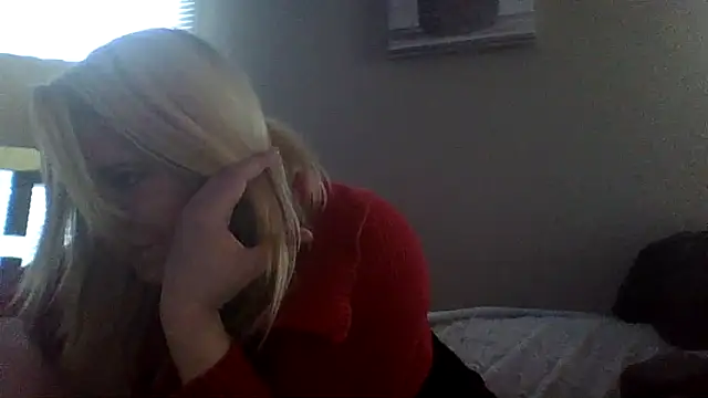 Snapshot of SilverSeductress chatting on 05.04.26 SilverSeductress online show from 05.04.26