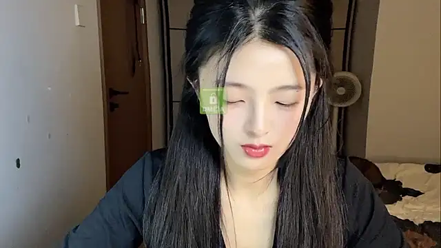 Snapshot of ronronner233 chatting on 11.25.25 ronronner233 online show from 11.25.25