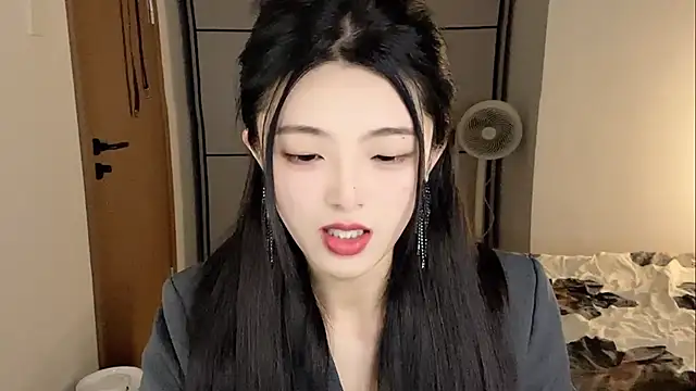 Snapshot of ronronner233 chatting on 11.28.25 ronronner233 online show from 11.28.25