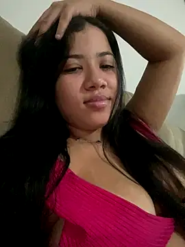 Snapshot of morenahhwy chatting on 10.31.25 morenahhwy online show from 10.31.25