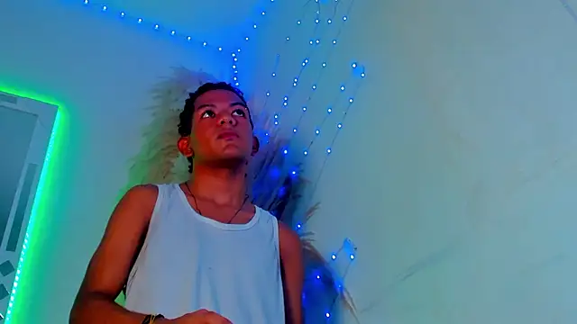 Snapshot of wild_best chatting on 11.10.25 wild best online show from 11.10.25