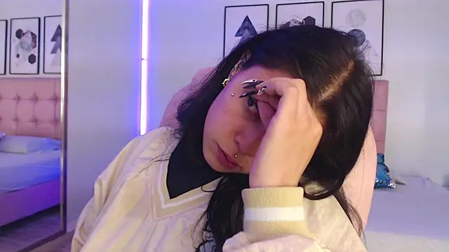 KikiVelvet online show from 01.07.26