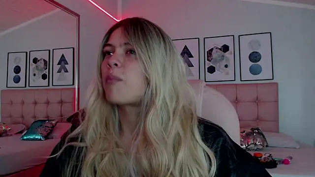 KikiVelvet online show from 01.09.26