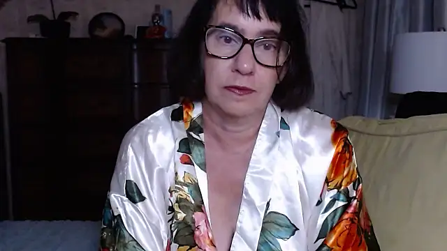 Snapshot of BigbustedBrenda chatting on 11.22.25 BigbustedBrenda online show from 11.22.25