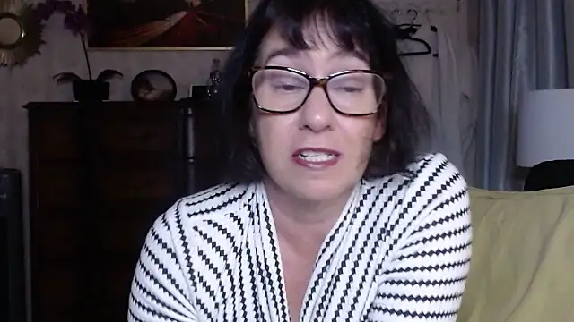 Snapshot of BigbustedBrenda chatting on 11.23.25 BigbustedBrenda online show from 11.23.25