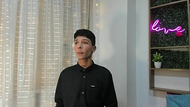 Snapshot of Max_Steell chatting on 10.31.25 Max Steell online show from 10.31.25