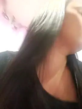 Snapshot of solandrea chatting on 11.21.25 solandrea online show from 11.21.25