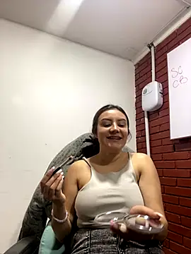 Snapshot of Adrimaretti chatting on 11.20.25 Adrimaretti online show from 11.20.25