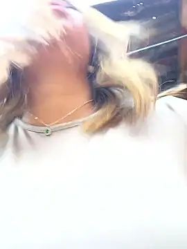 AriVelvet online show from 01.14.26