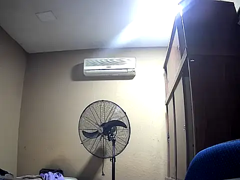 Snapshot of calitox1995 chatting on 10.31.25 calitox1995 online show from 10.31.25