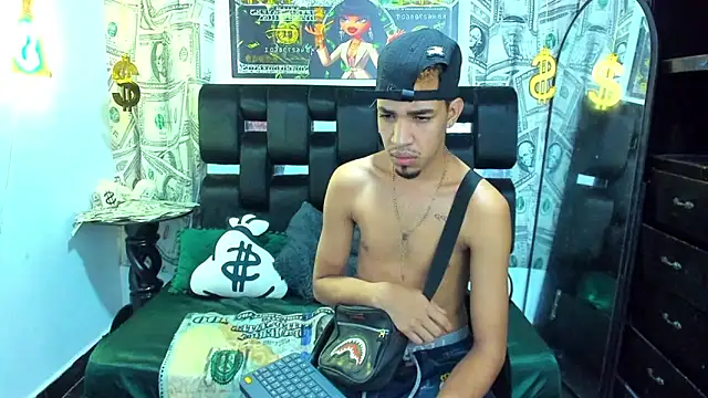 Snapshot of Latin_Duo13 chatting on 11.25.25 Latin Duo13 online show from 11.25.25