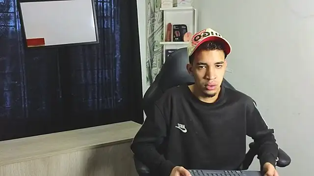 Snapshot of Latin_Duo13 chatting on 02.13.26 Latin Duo13 online show from 02.13.26