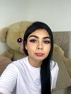 Snapshot of little_emiily_ chatting on 10.28.25 little emiily online show from 10.28.25